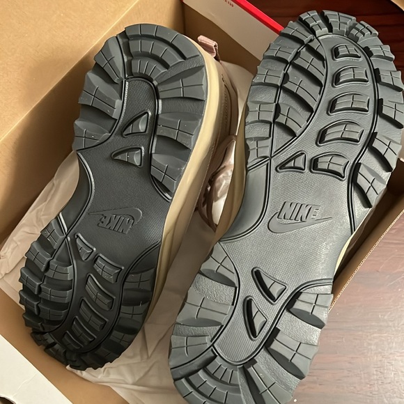 NwT NIKE manoadome khaki / khaki dark grey 12.5 men’s boot - Picture 6 of 11